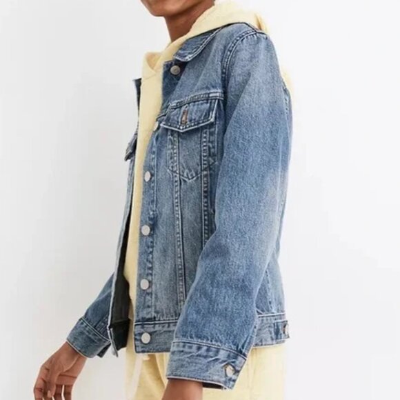 ✨NWT Madewell The Jean Jacket in Medford Wash - Picture 2 of 8